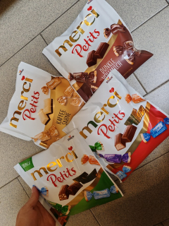 merci petits kávové, bal